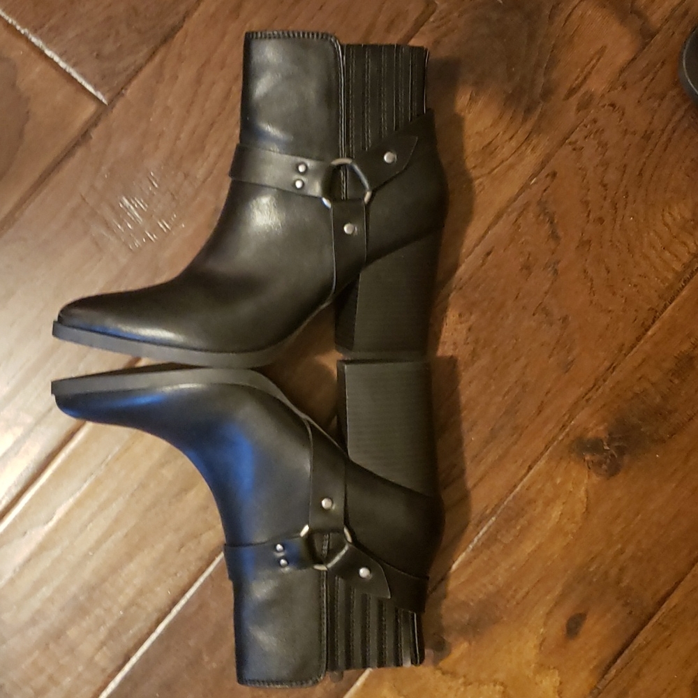 Boots - Picture 4 of 8